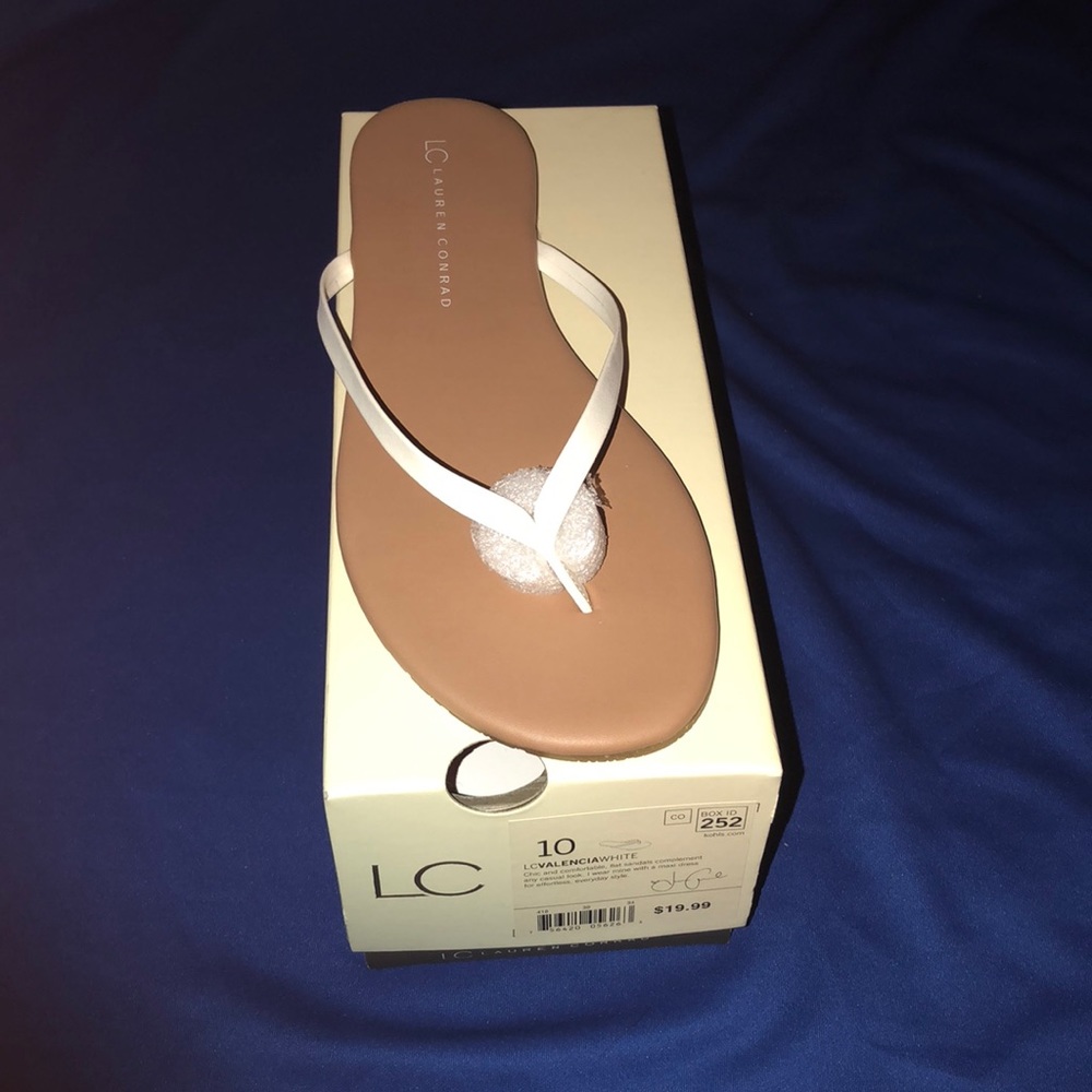 Flat sandal